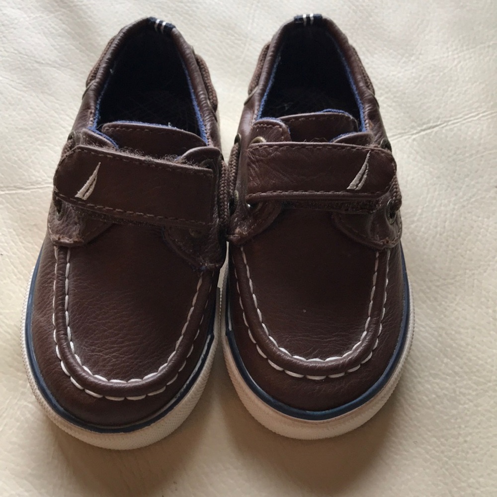 Toddler Nautica shoes size 6. Like new.